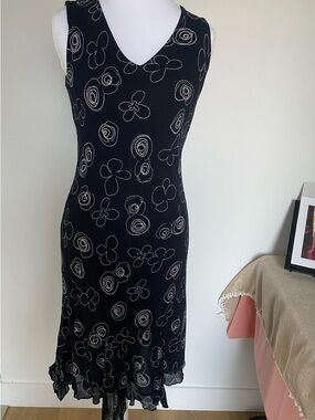 Lily Black Sleeveless V-Neck Midi Dress with White Floral Sketch